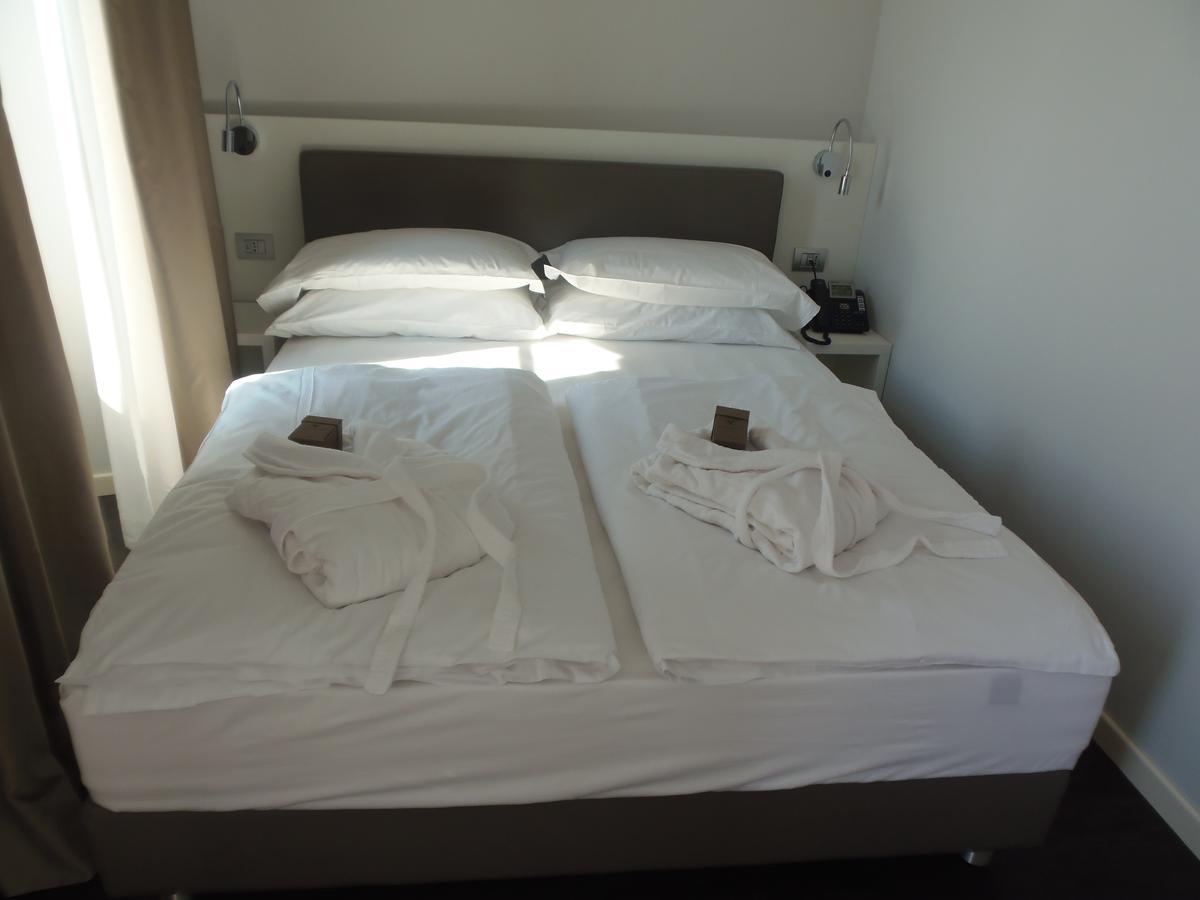 Albergo Dongo Bagian luar foto