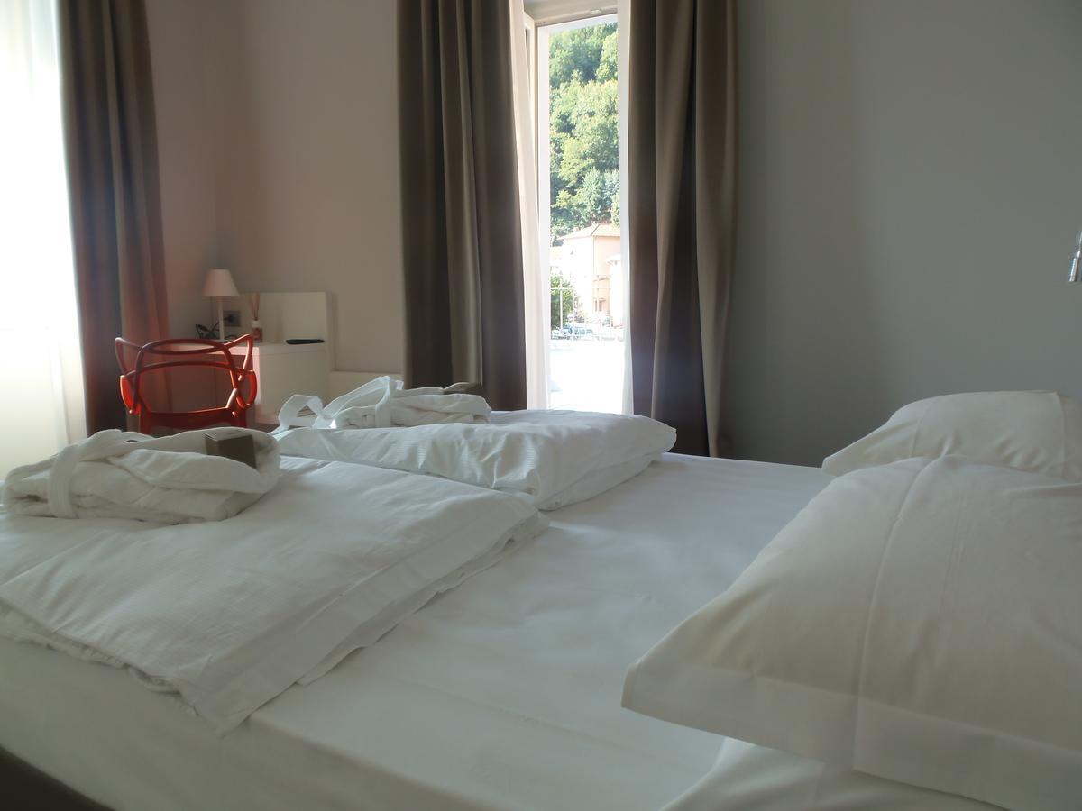 Albergo Dongo Bagian luar foto