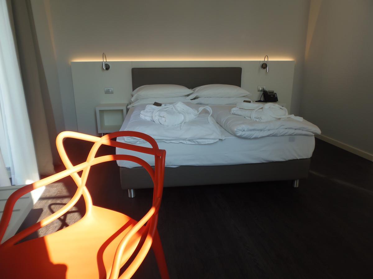 Albergo Dongo Bagian luar foto
