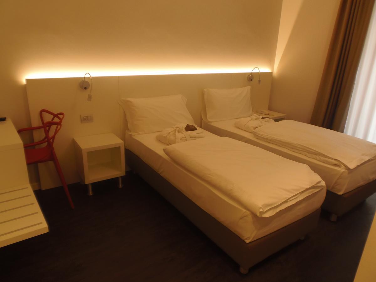 Albergo Dongo Bagian luar foto
